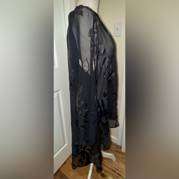 Silk Convertible Shirt. Hi-lo super light and silky. NWT. Size L. Black - Picture 2 of 10